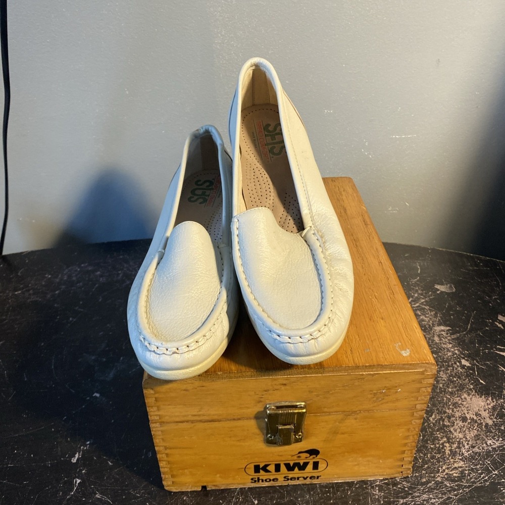 SAS  Size 8.5 N  Tripad Comfort Women's Beige Leather Loafers Cushioned Slip On - Picture 2 of 7